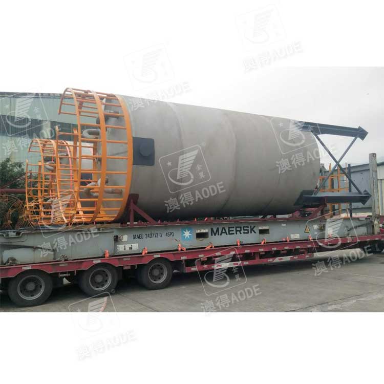 立式大型(xíng)儲罐